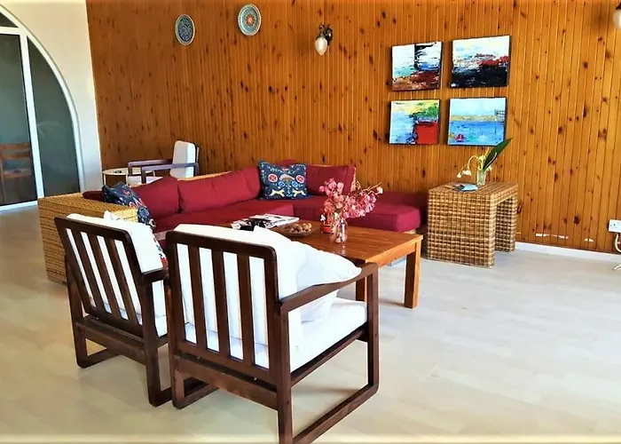 Harbour View Flat In Kyrenia -girne