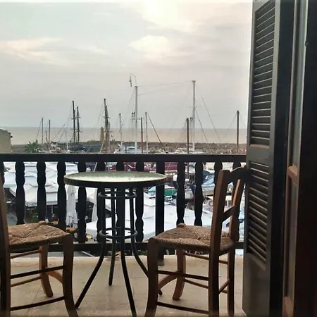 Harbour View Flat In Kyrenia -girne Kerínia
